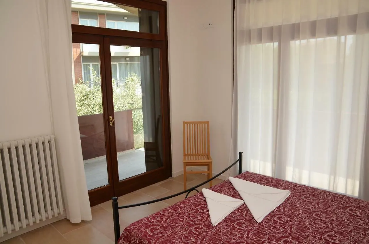 Trilocale Palazzo Garda 아파트